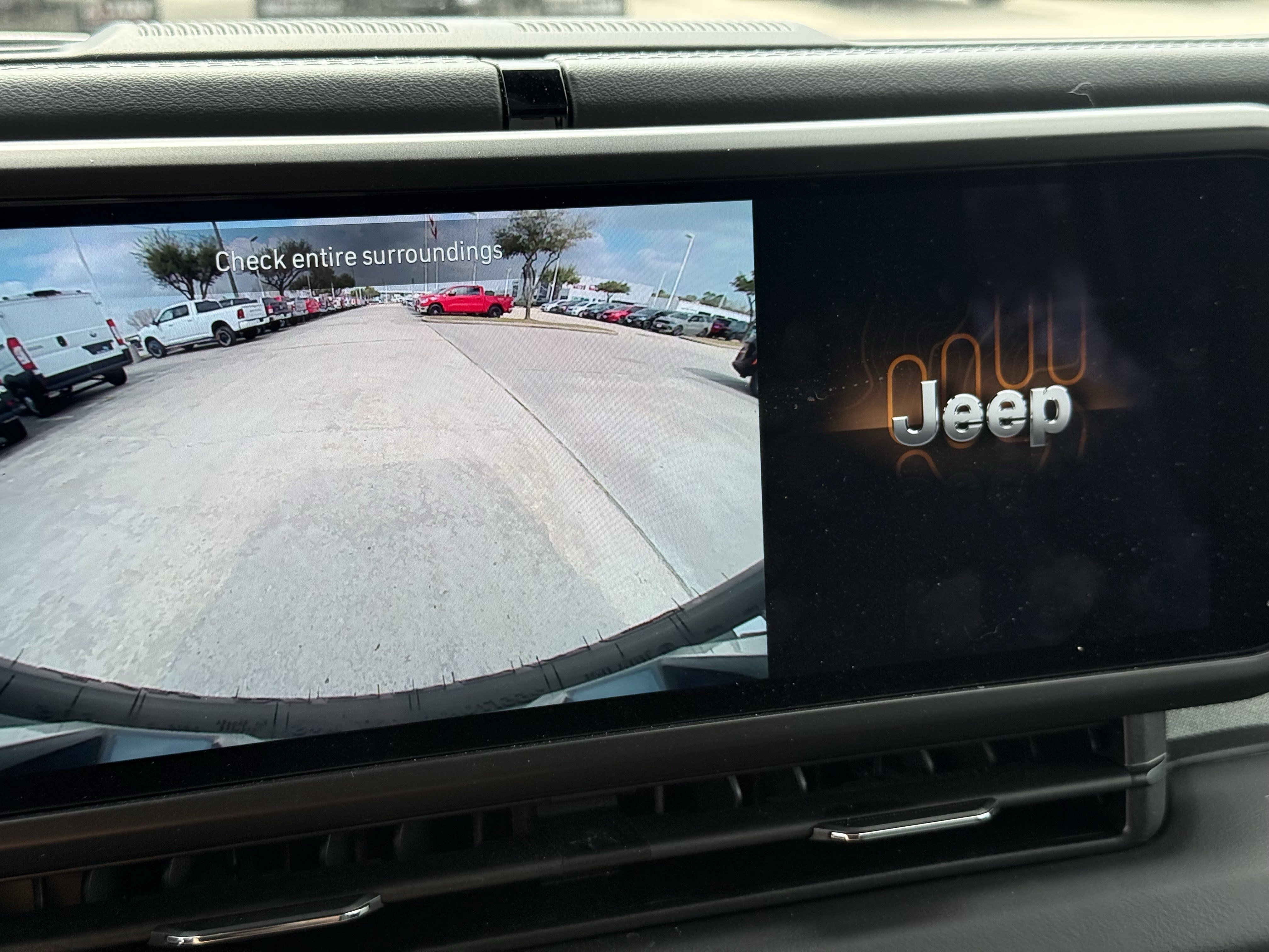 Used 2025 Jeep Wrangler Sahara image 22