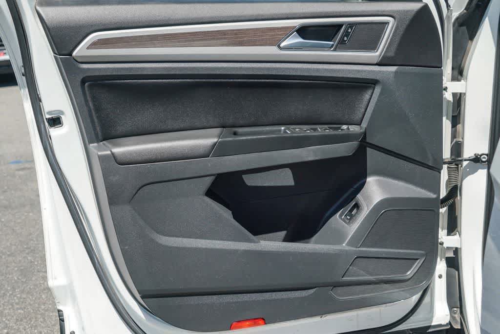 Used 2019 Volkswagen Atlas SE w/ Panoramic Sunroof Package FWD image 19