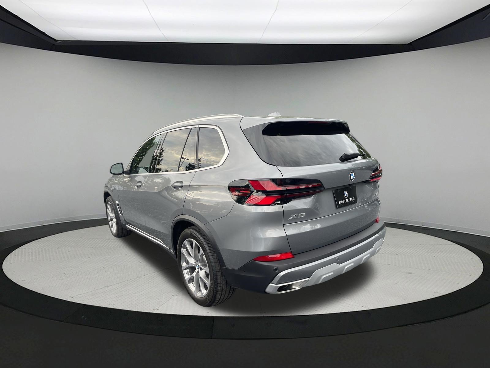 Certified 2025 BMW X5 xDrive40i w/ Climate Comfort Package AWD/4WD image 5