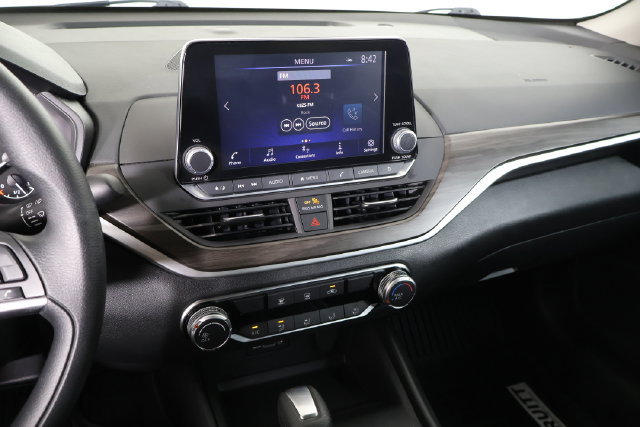 Used 2025 Nissan Altima 2.5 SV FWD image 19