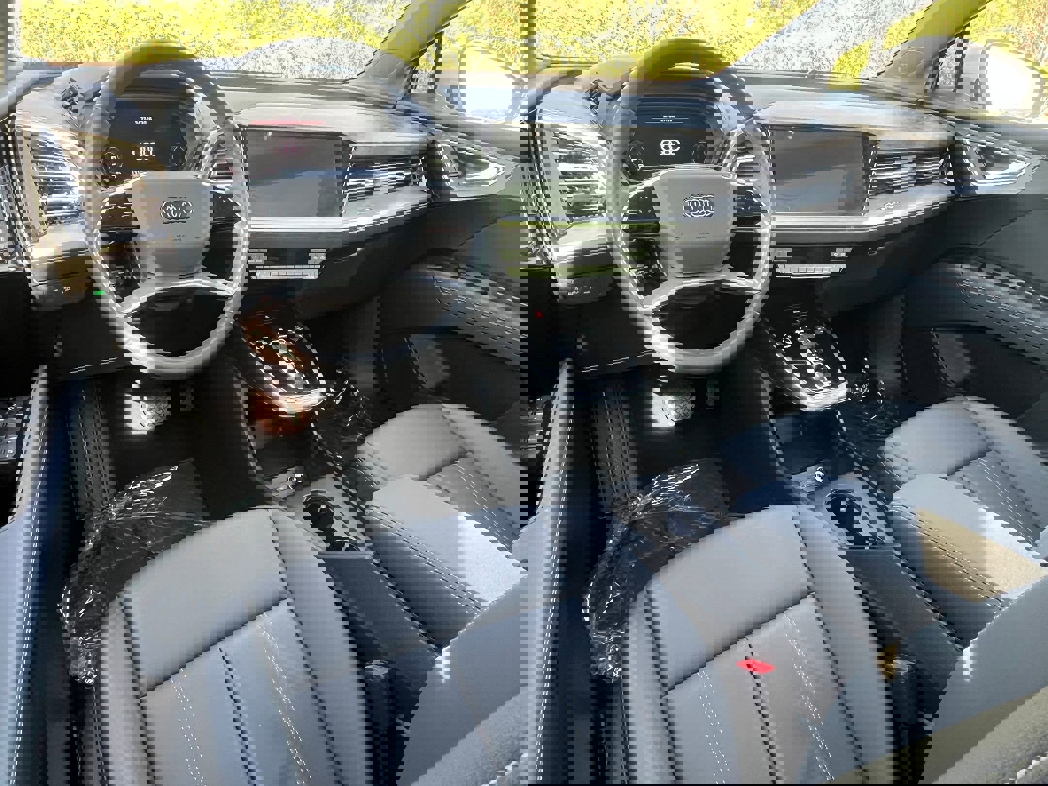 Used 2024 Audi Q4 e-tron Prestige image 23