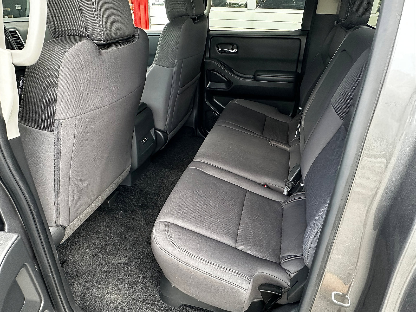 Used 2024 Nissan Frontier SV image 32