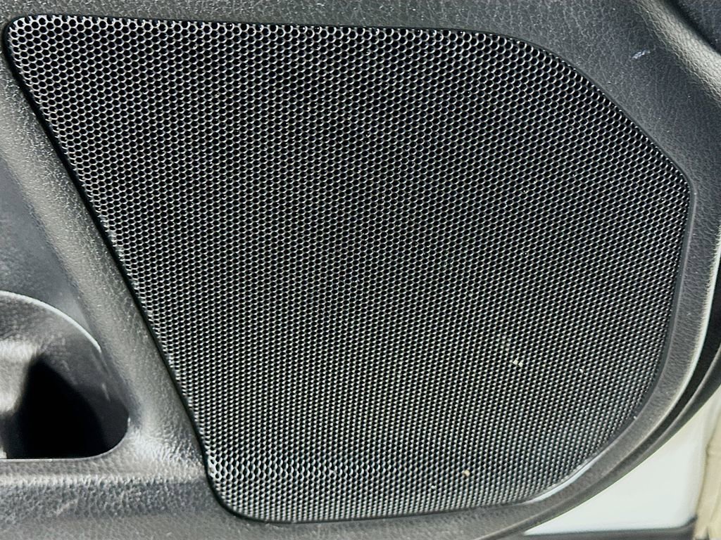 Used 2017 Toyota Highlander LE image 18