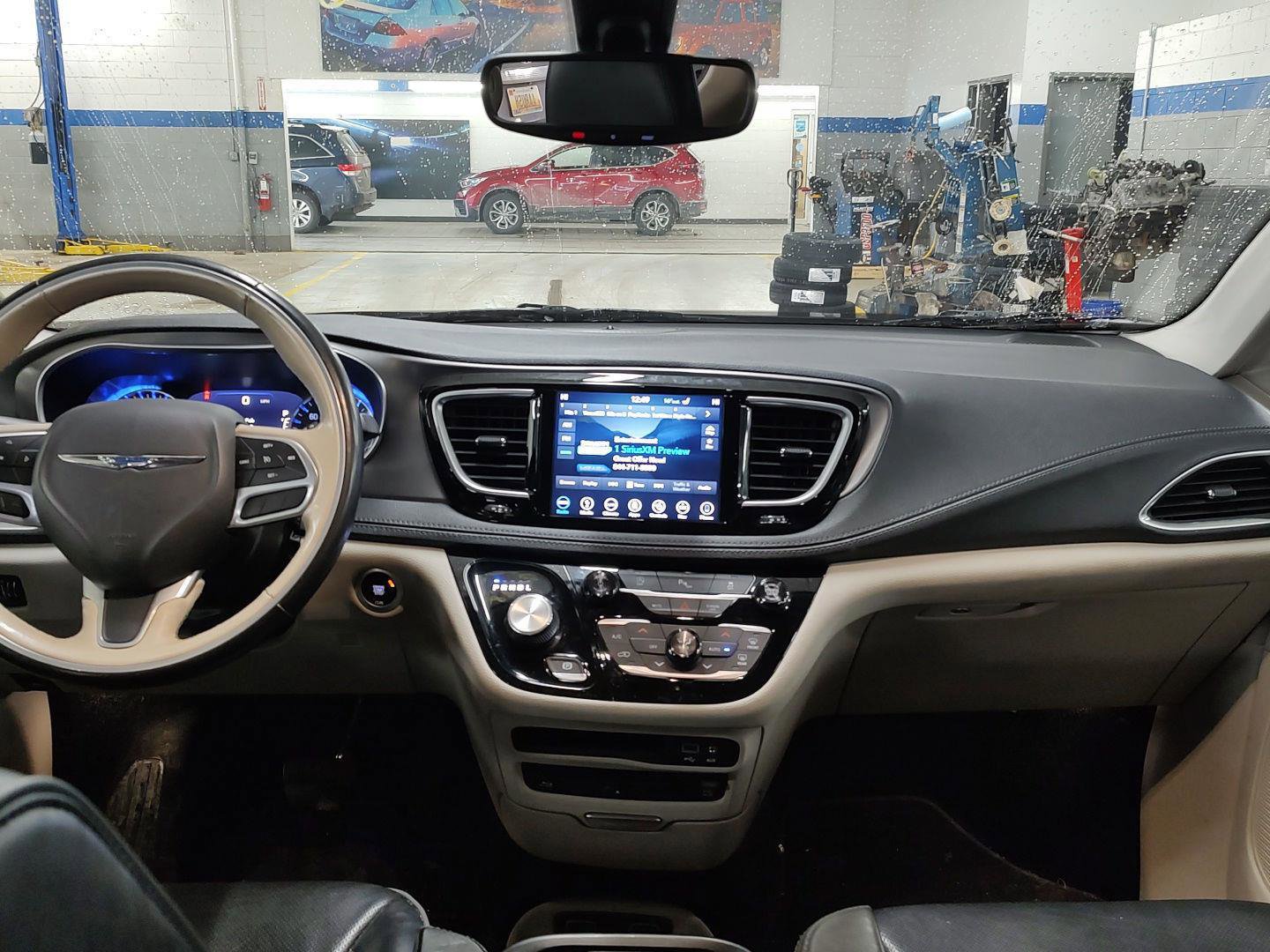 Used 2019 Chrysler Pacifica Limited image 20