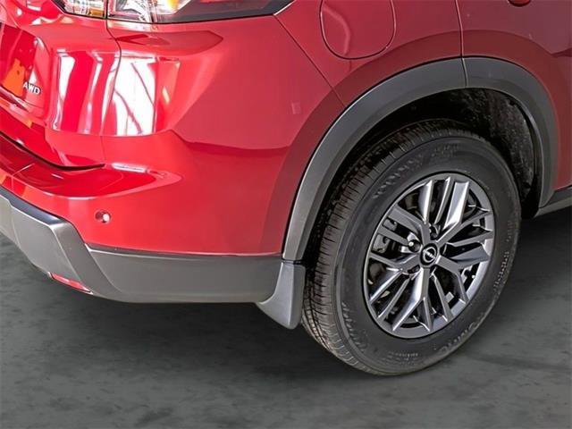 Used 2025 Nissan Rogue S AWD/4WD image 12