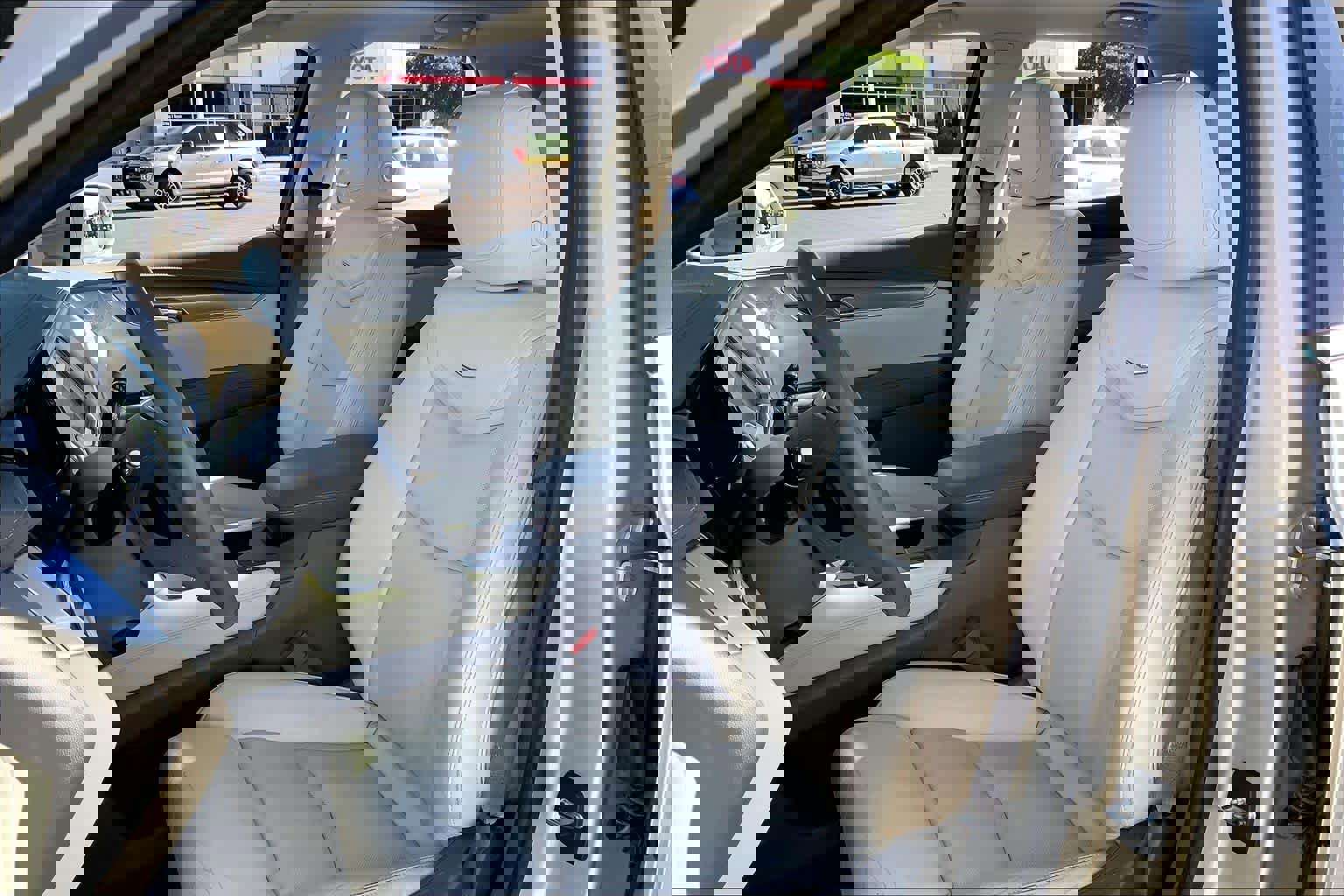 Used 2017 Cadillac XT5 Luxury w/ Driver Awareness Package FWD image 8