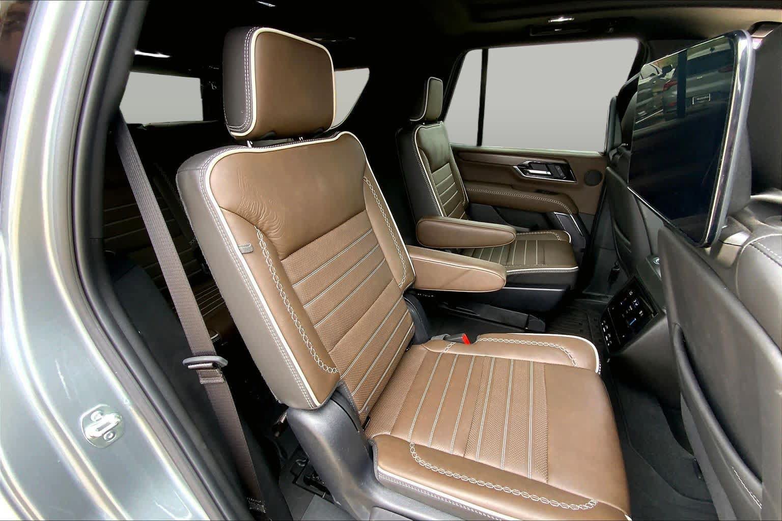 Certified 2025 GMC Yukon Denali Ultimate AWD/4WD image 19