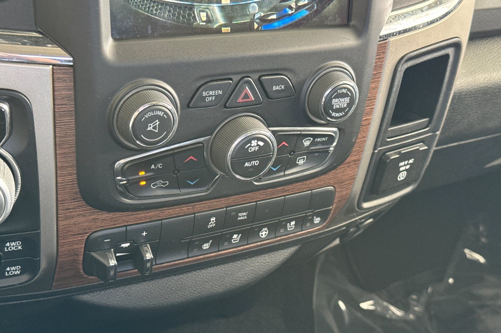 Used 2019 RAM 1500 Laramie AWD/4WD image 26
