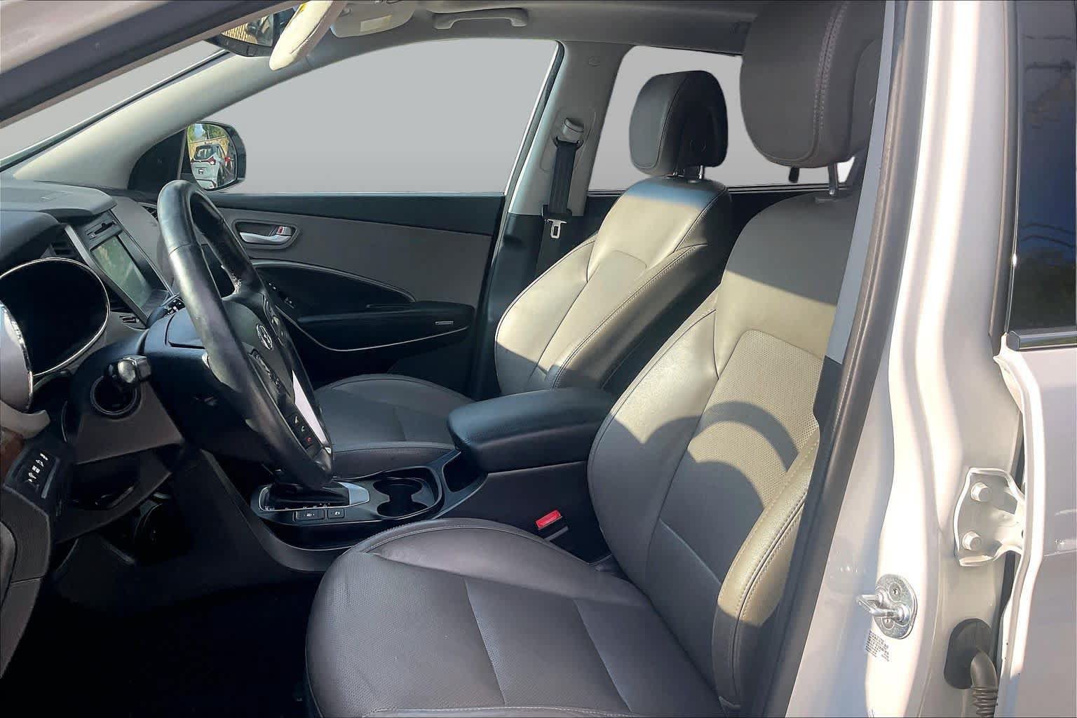 Used 2017 Hyundai Santa Fe Limited FWD image 7