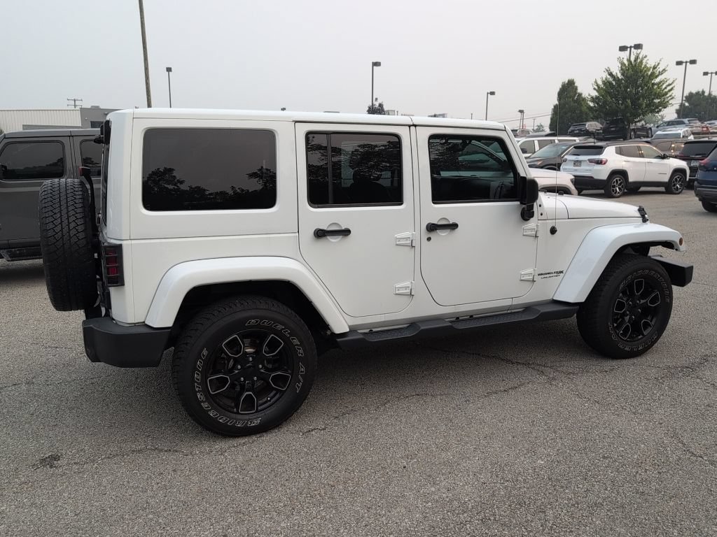 Used 2018 Jeep Wrangler Unlimited Sahara w/ Dual Top Group AWD/4WD image 5