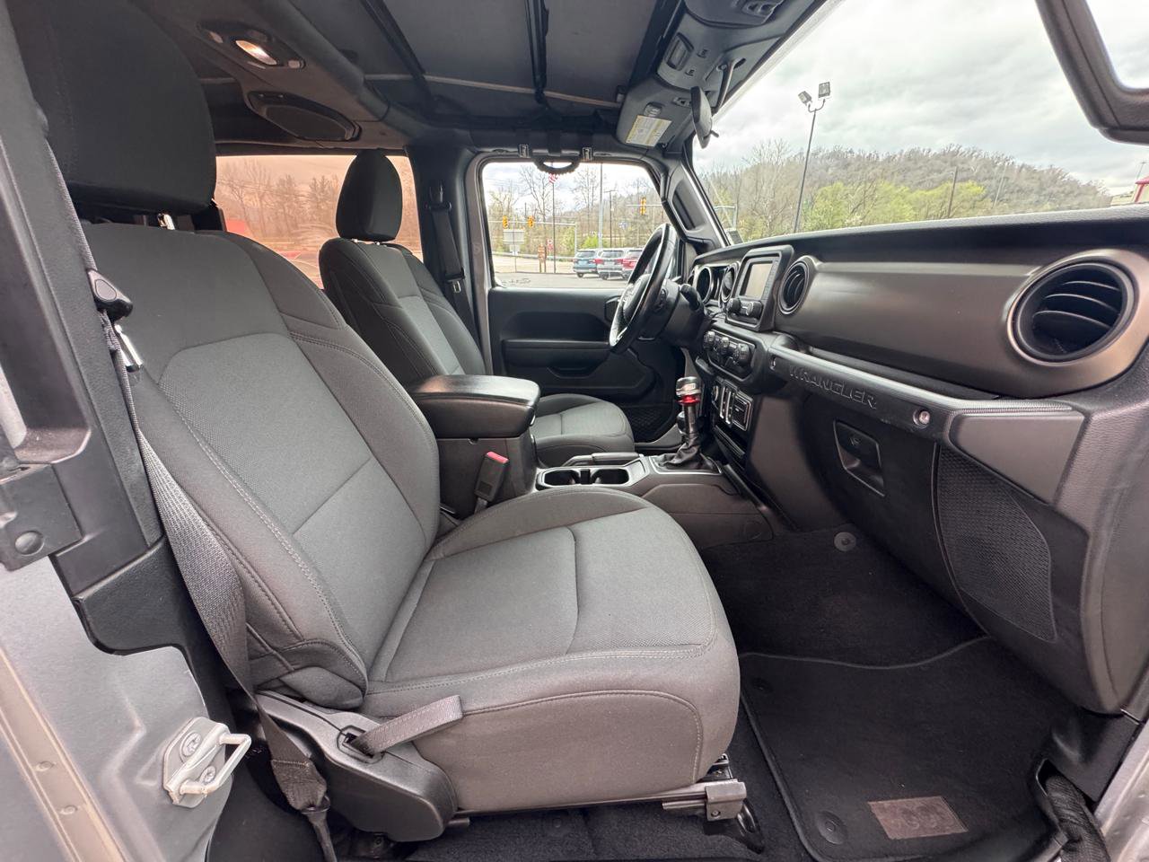 Used 2018 Jeep Wrangler Sport image 14