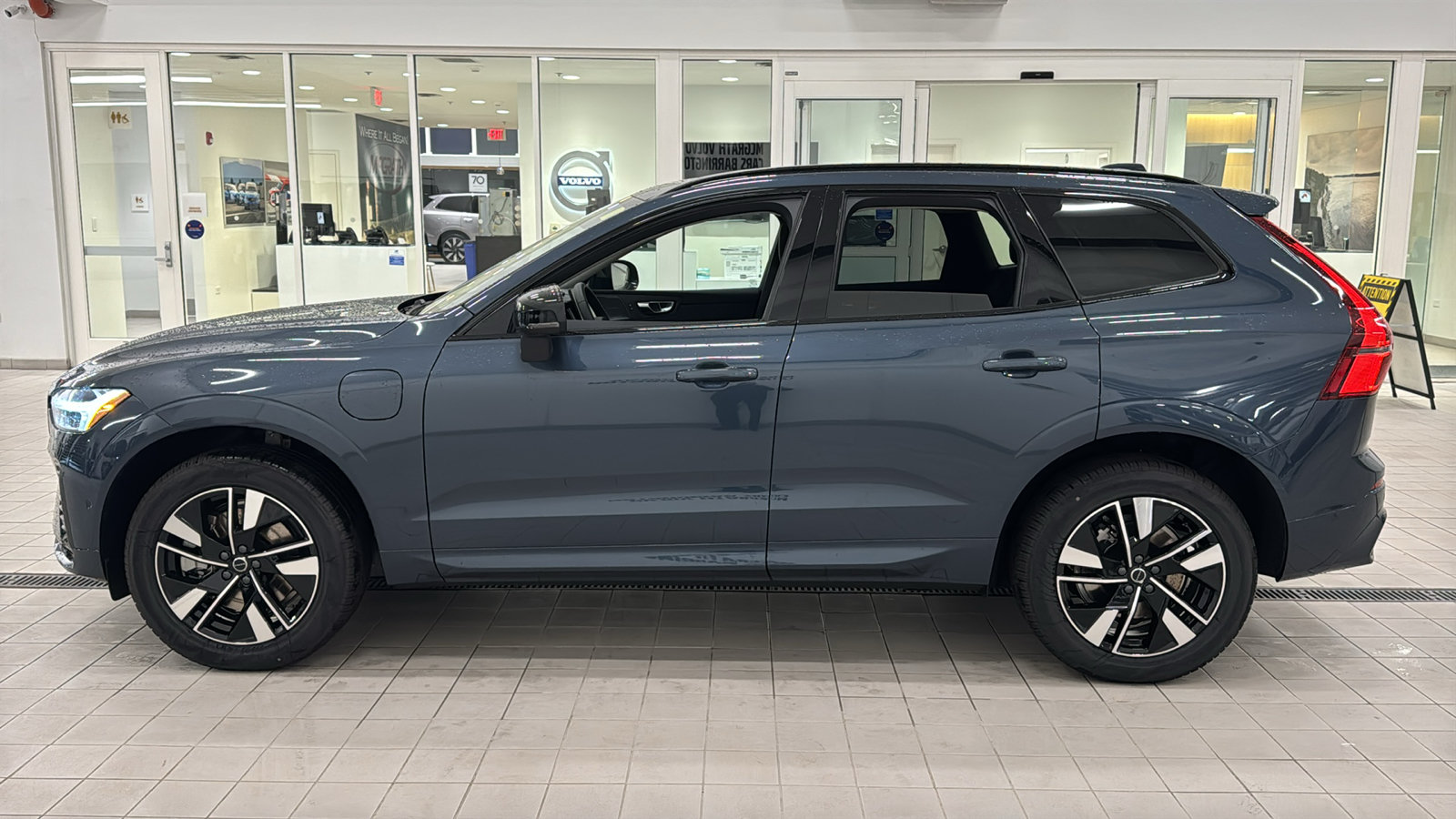 New 2027 Volvo XC60 T8 Plus AWD/4WD image 8