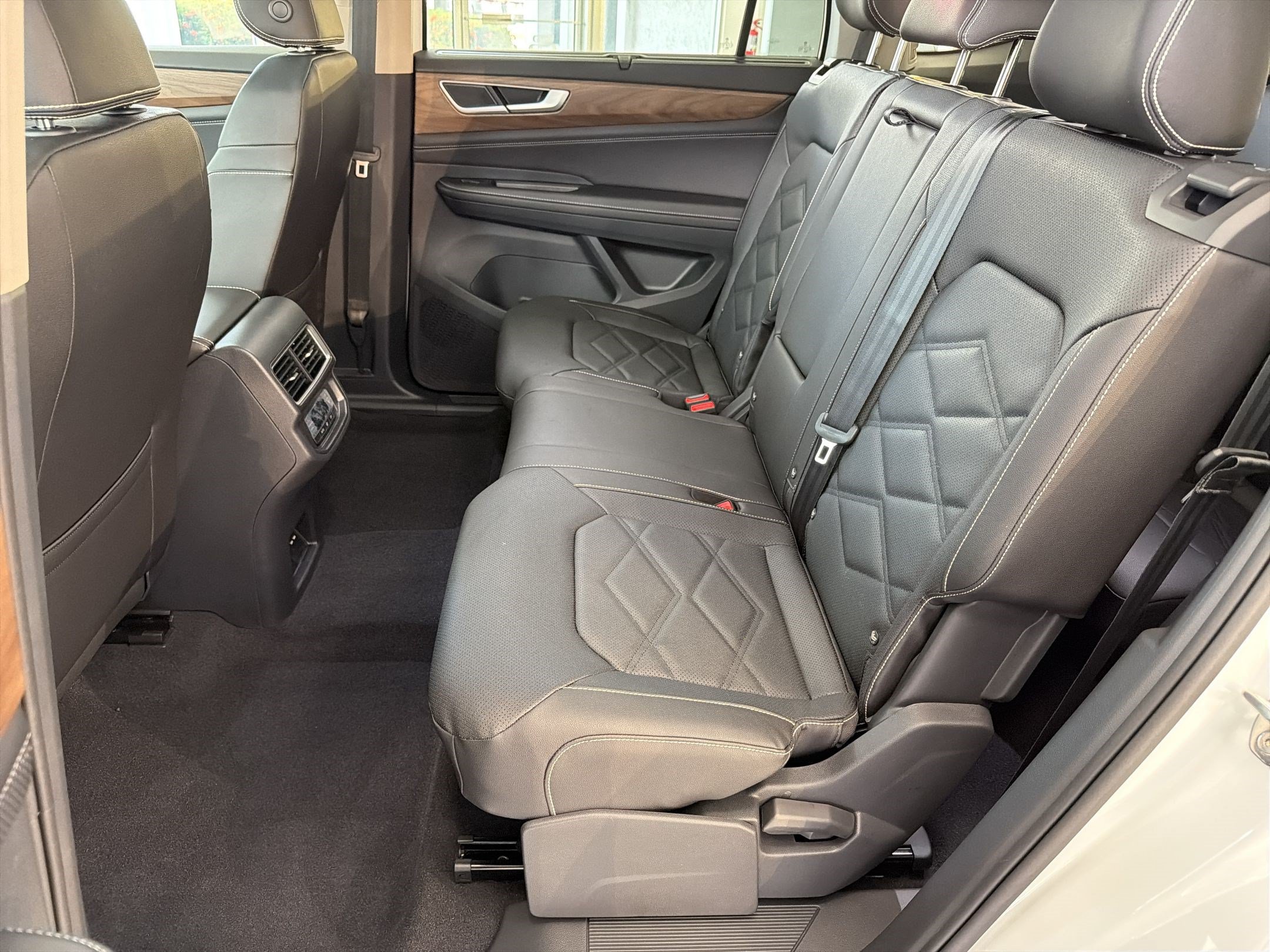 New 2026 Volkswagen Atlas SE FWD image 14