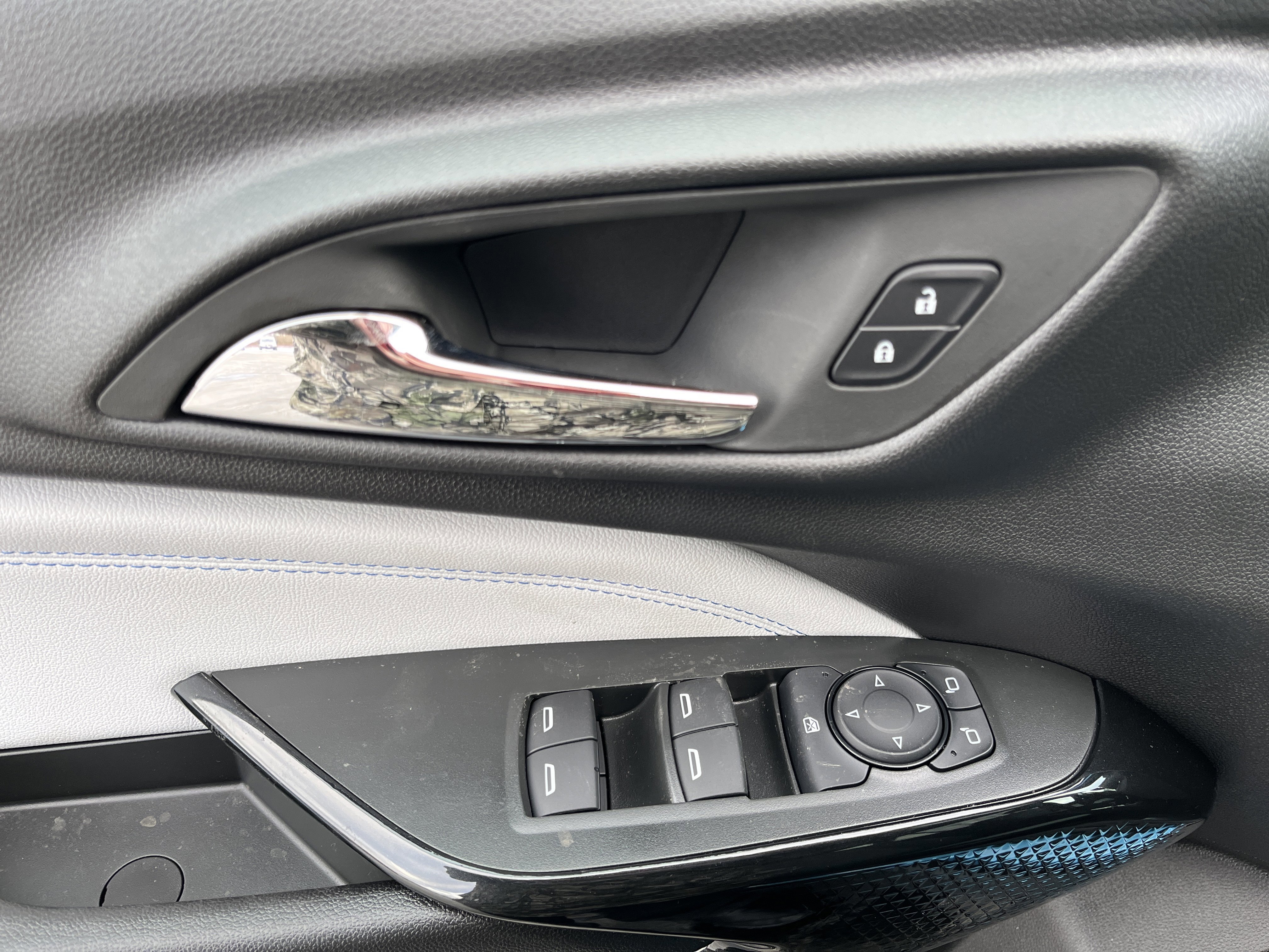 New 2026 Chevrolet Trax LT w/ Sunroof Package image 10