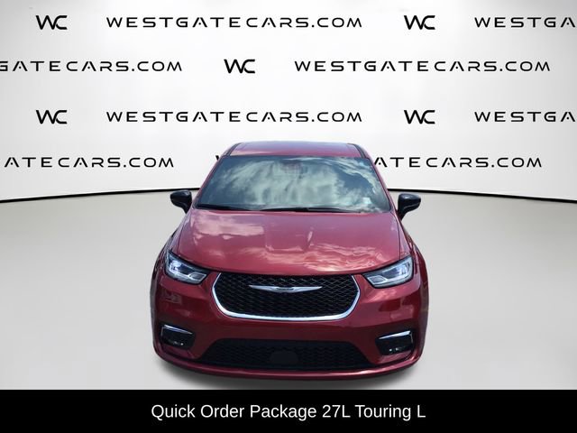 Used 2017 Chrysler Pacifica Touring-L FWD image 2