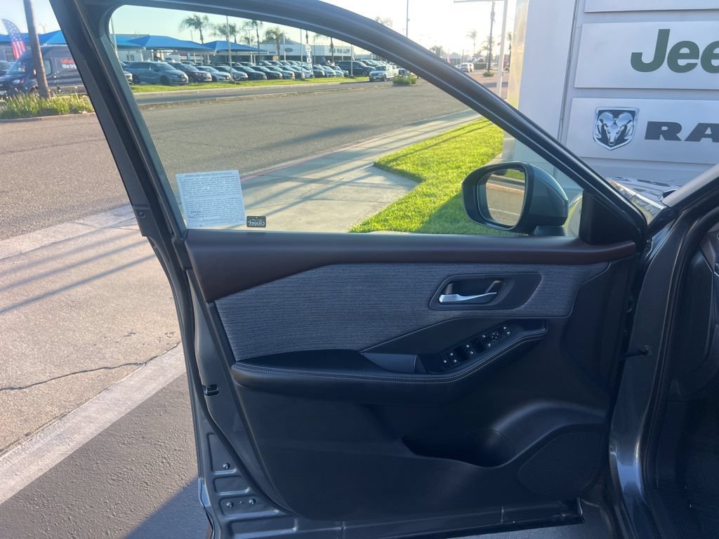 Used 2023 Nissan Rogue SV FWD image 22