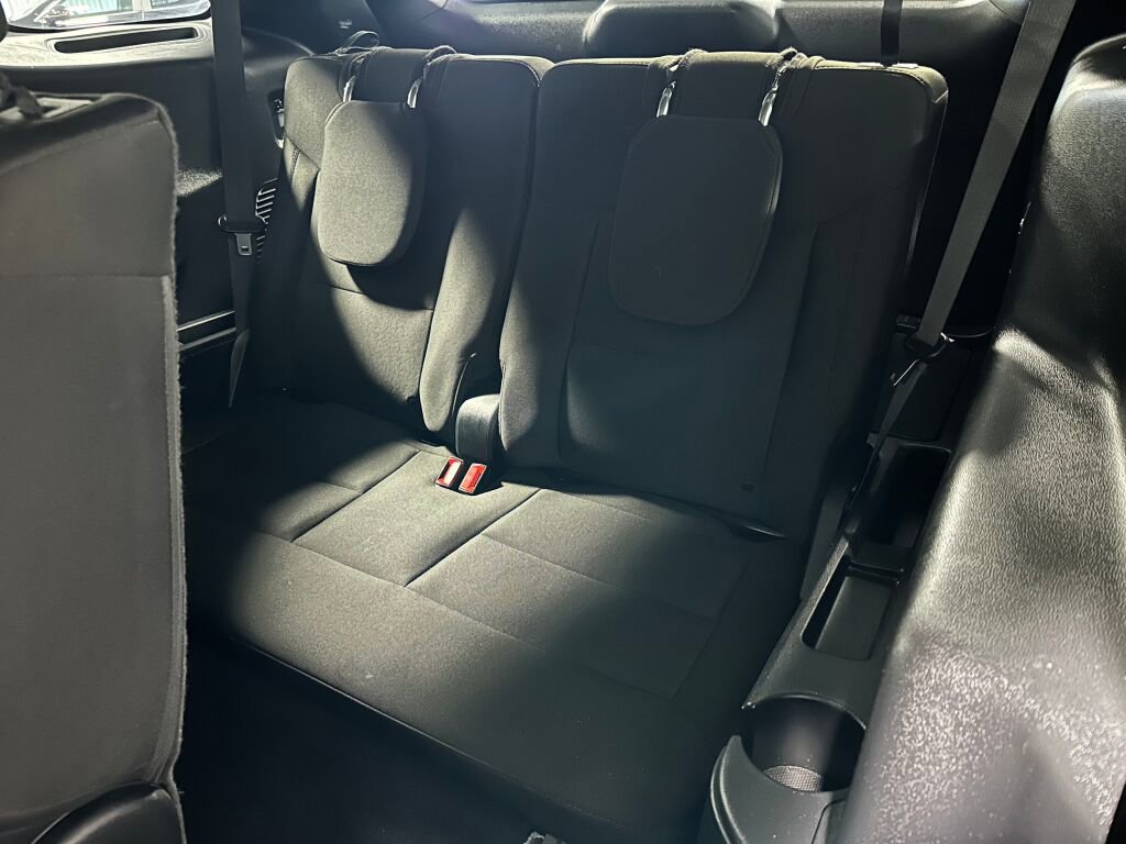 Used 2023 Ford Explorer XLT image 11