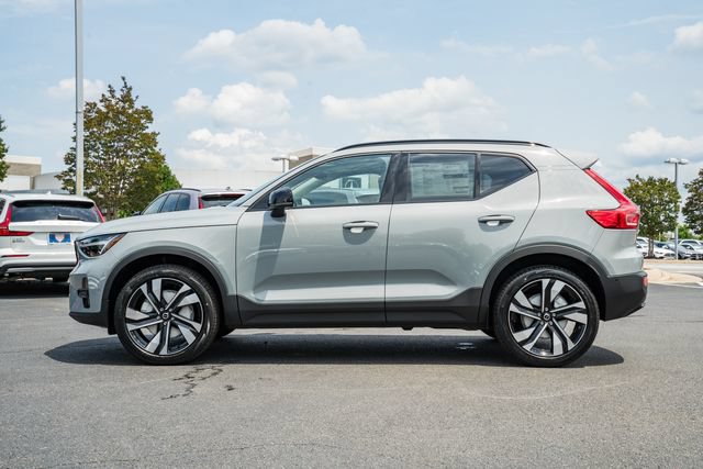New 2026 Volvo XC40 B5 Plus w/ Climate Package AWD/4WD image 4