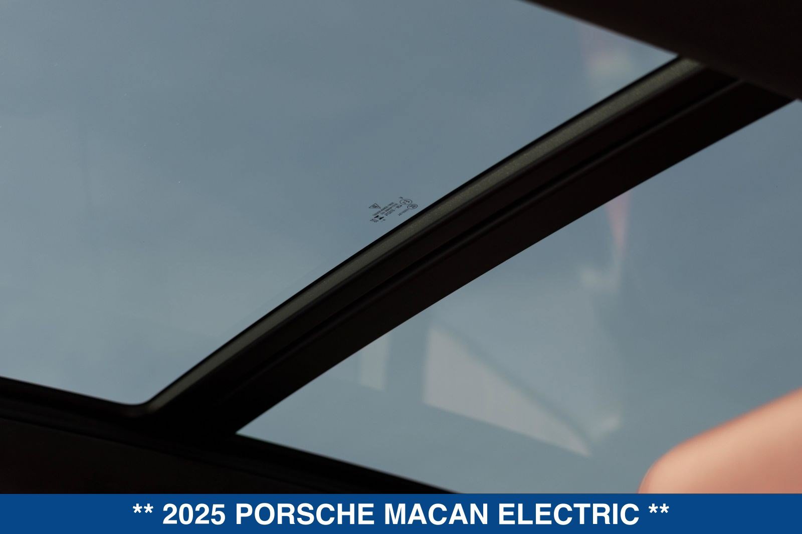 Used 2025 Porsche Macan Turbo Electric AWD/4WD image 60