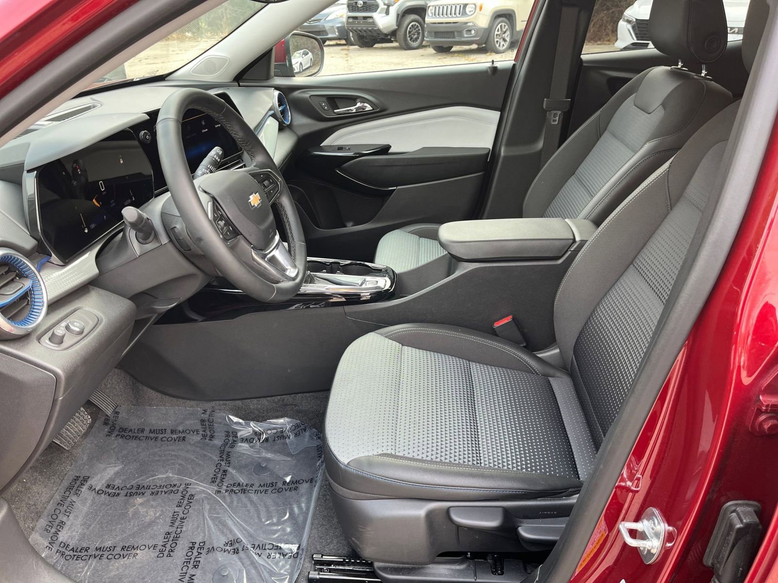 Used 2025 Chevrolet Trax LT w/ LT Convenience Package image 25