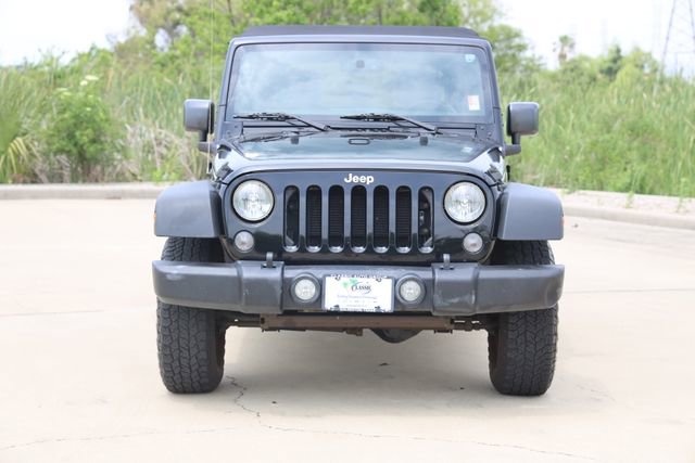 Used 2016 Jeep Wrangler Unlimited Rubicon w/ Connectivity Group AWD/4WD image 2