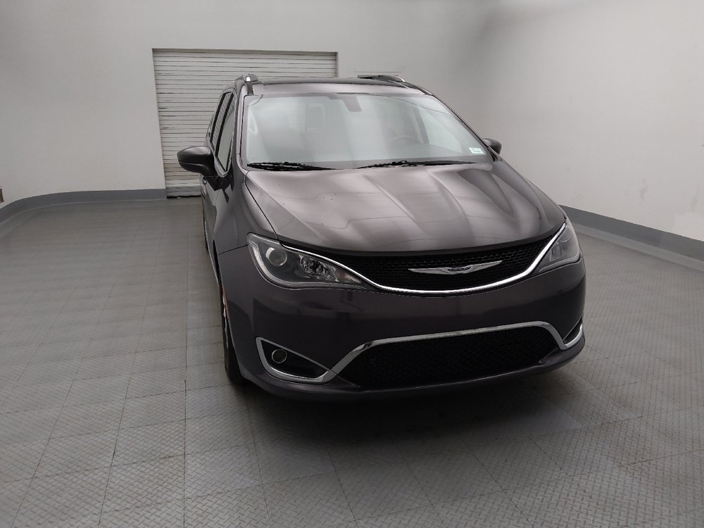Used 2019 Chrysler Pacifica Touring-L FWD image 14