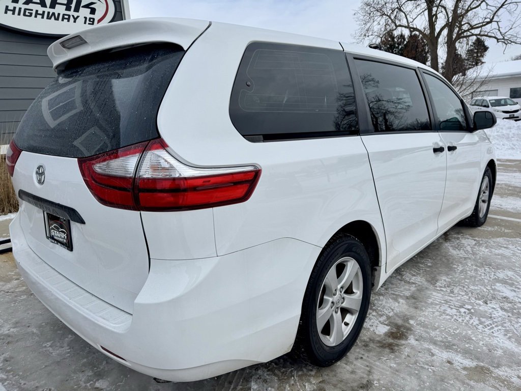 Used 2017 Toyota Sienna L image 7