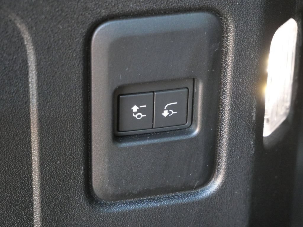 Used 2024 Land Rover Defender 110 Carpathian Edition AWD/4WD image 31