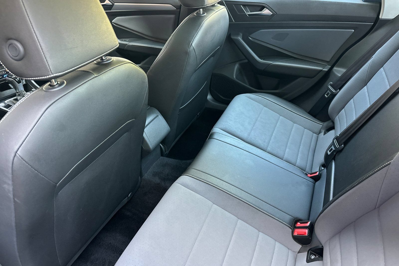Used 2025 Volkswagen Jetta SE FWD image 16