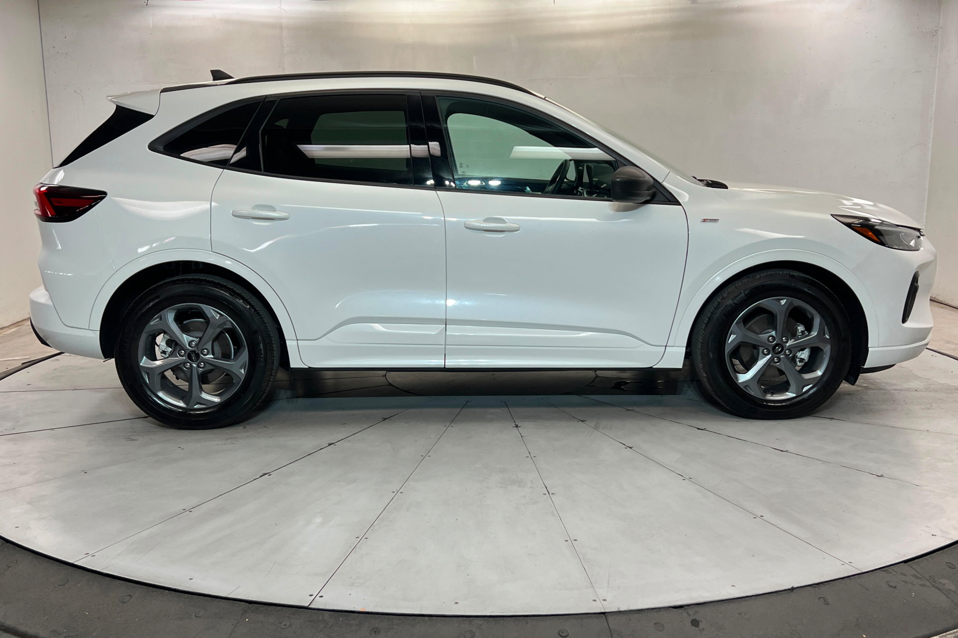 Used 2024 Ford Escape ST-Line w/ Equipment Group 301A FWD image 7