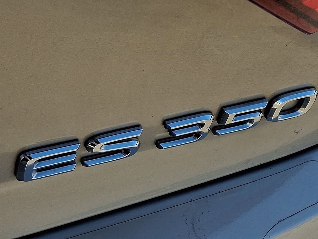 Used 2016 Lexus ES 350 w/ Luxury Package w/Wood Trim image 31