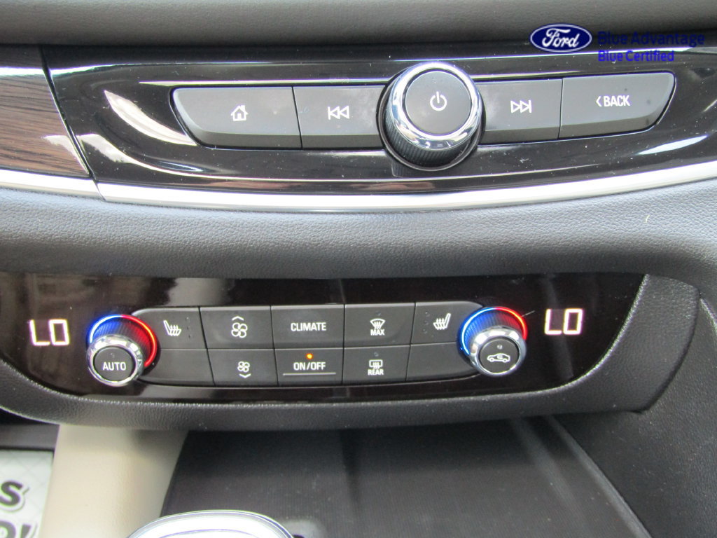 Used 2019 Buick Enclave Essence w/ LPO, Hit The Road Package AWD/4WD image 21