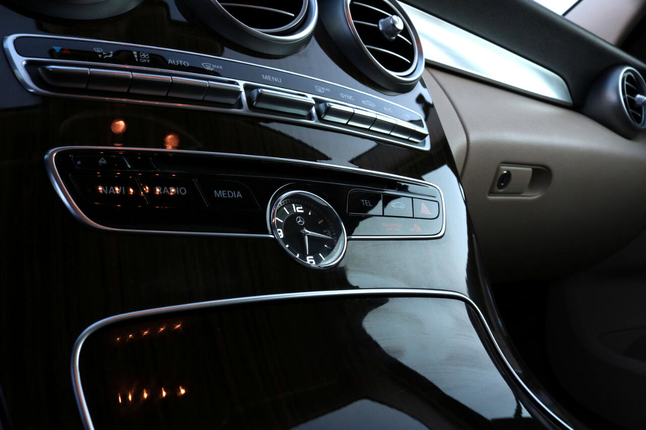 Used 2015 Mercedes-Benz C 300 4MATIC Sedan image 25