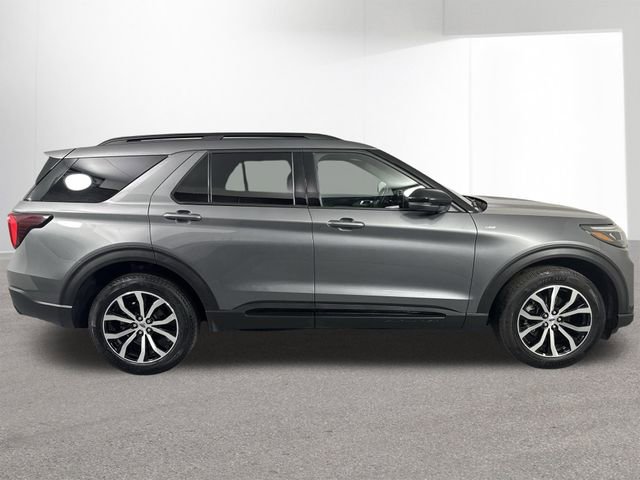 Used 2025 Ford Explorer ST-Line image 35