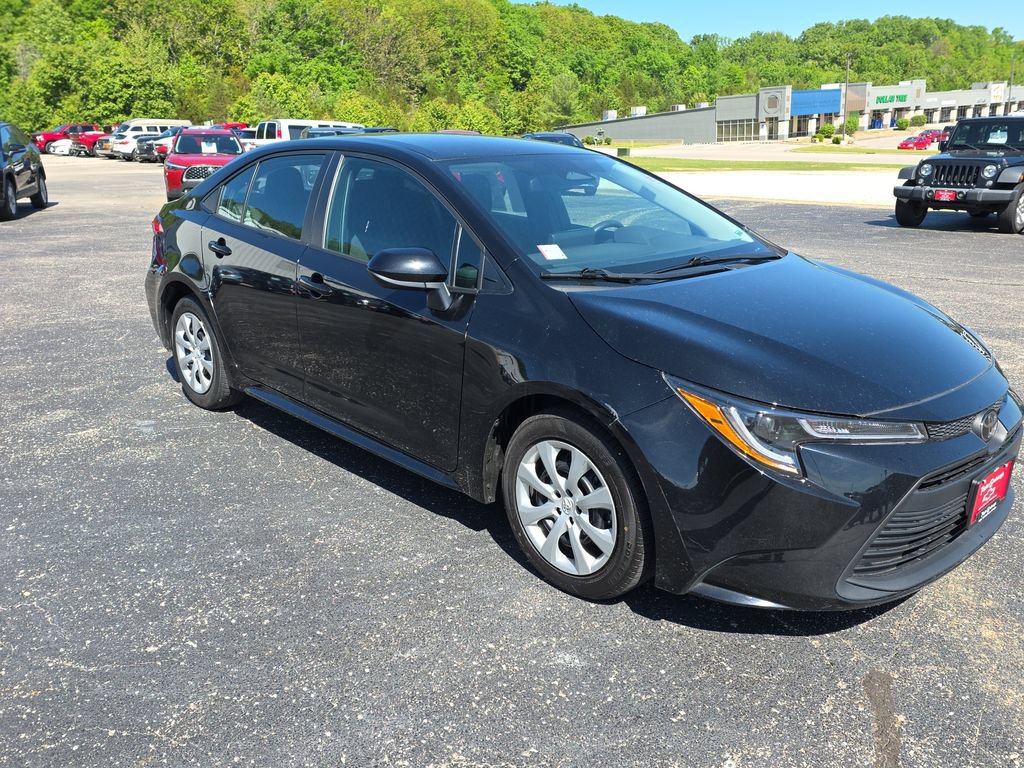 Used 2024 Toyota Corolla LE FWD image 2