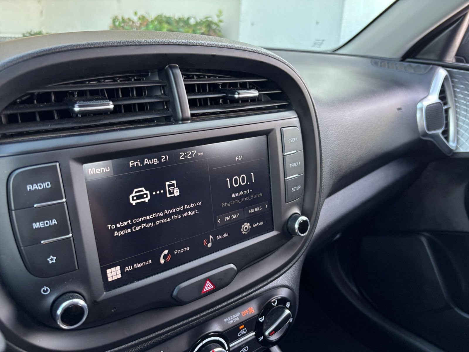 Used 2025 Kia Soul LX w/ LX Technology Package FWD image 16