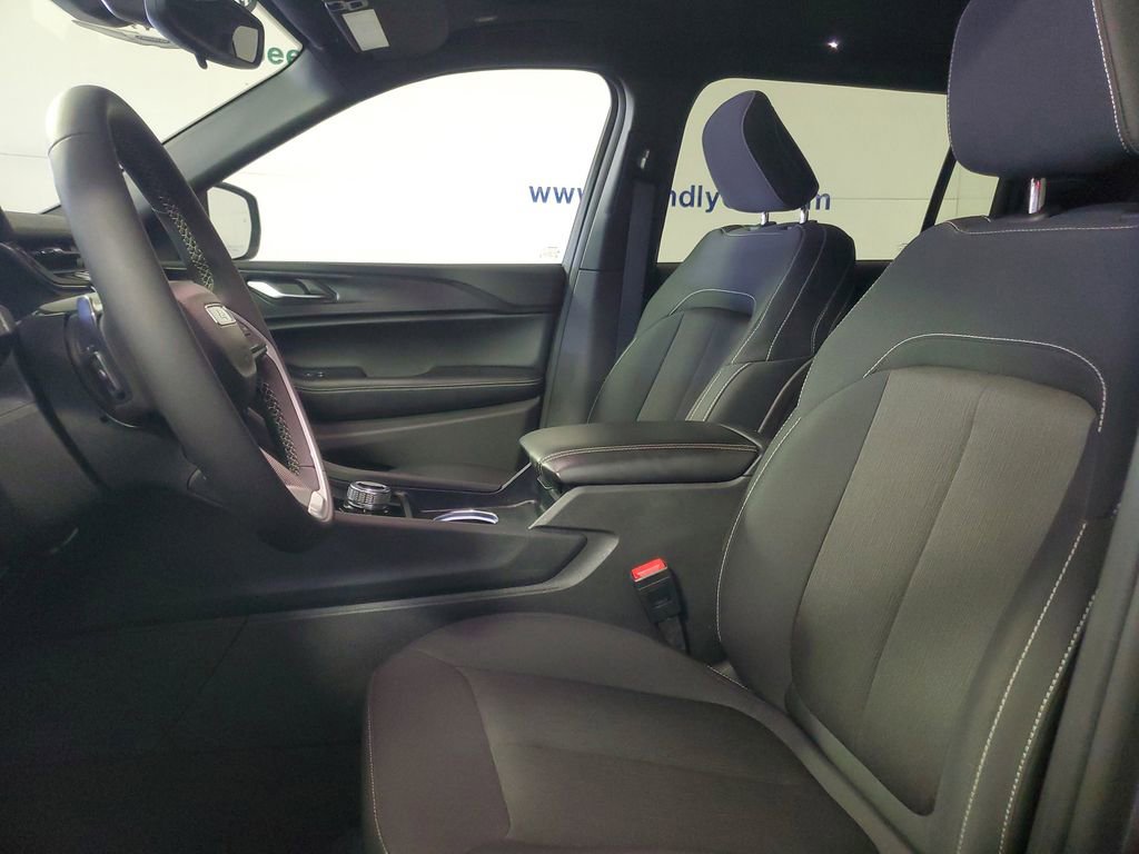 Used 2024 Jeep Grand Cherokee L Laredo w/ Trailer Tow Package image 10