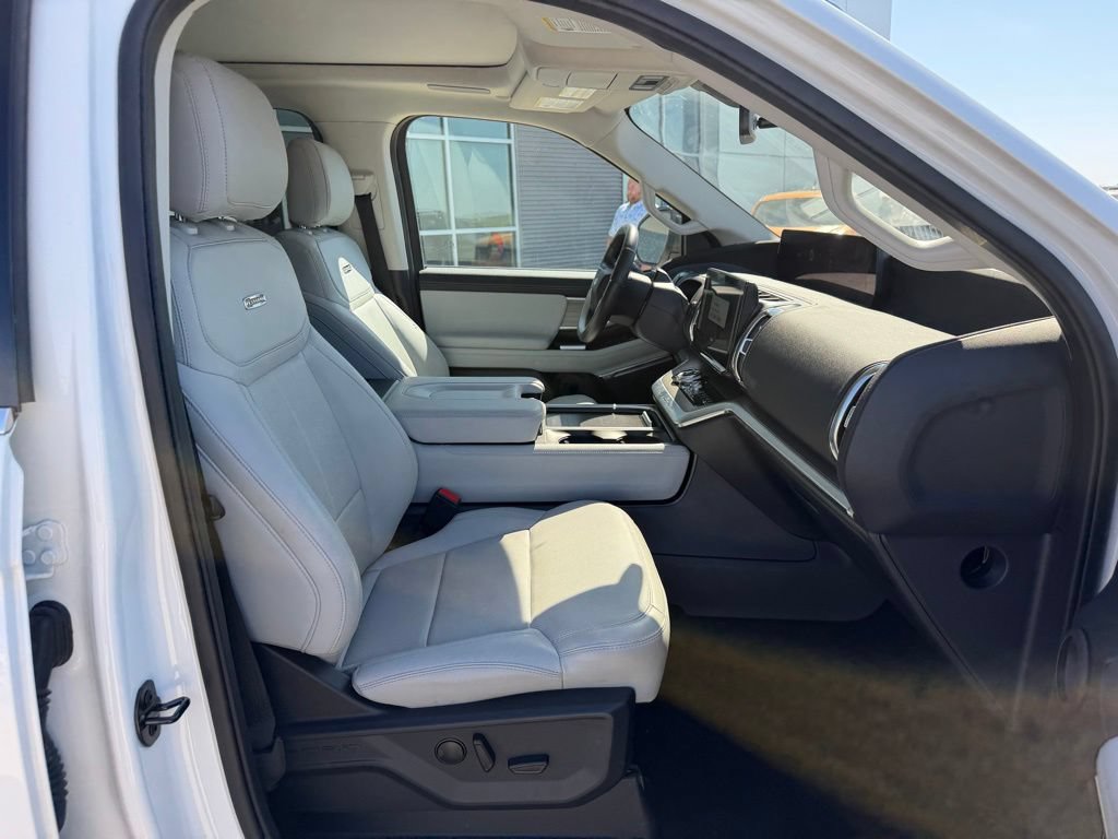 Used 2025 Ford Expedition Max Platinum w/ Driver's Package AWD/4WD image 24