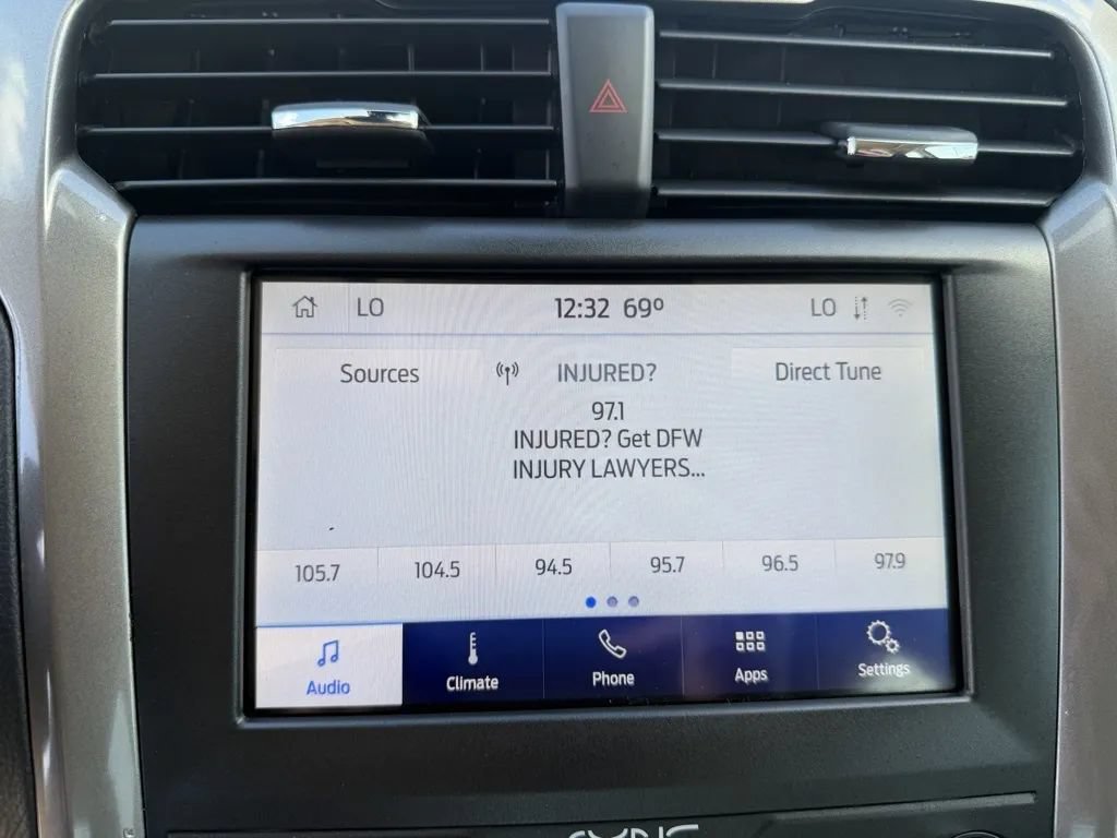 Used 2020 Ford Fusion SE FWD image 16