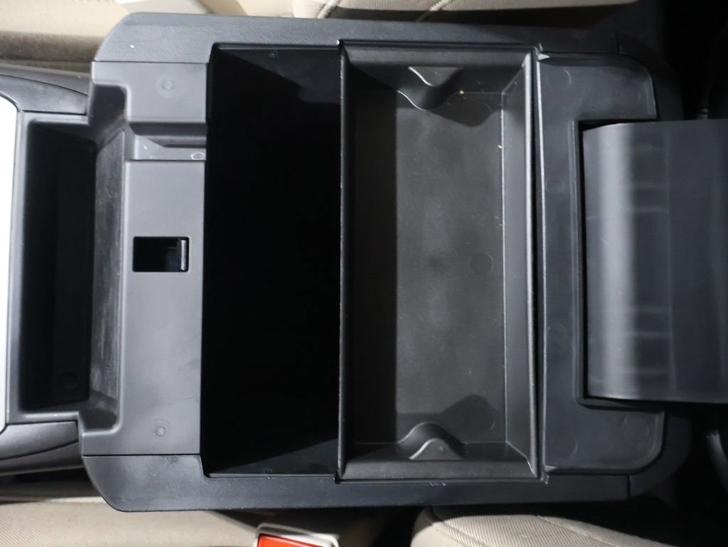 Used 2022 Ford Explorer XLT image 32