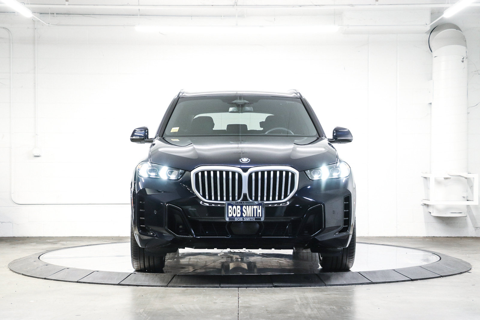 Used 2026 BMW X5 xDrive50e AWD/4WD image 2