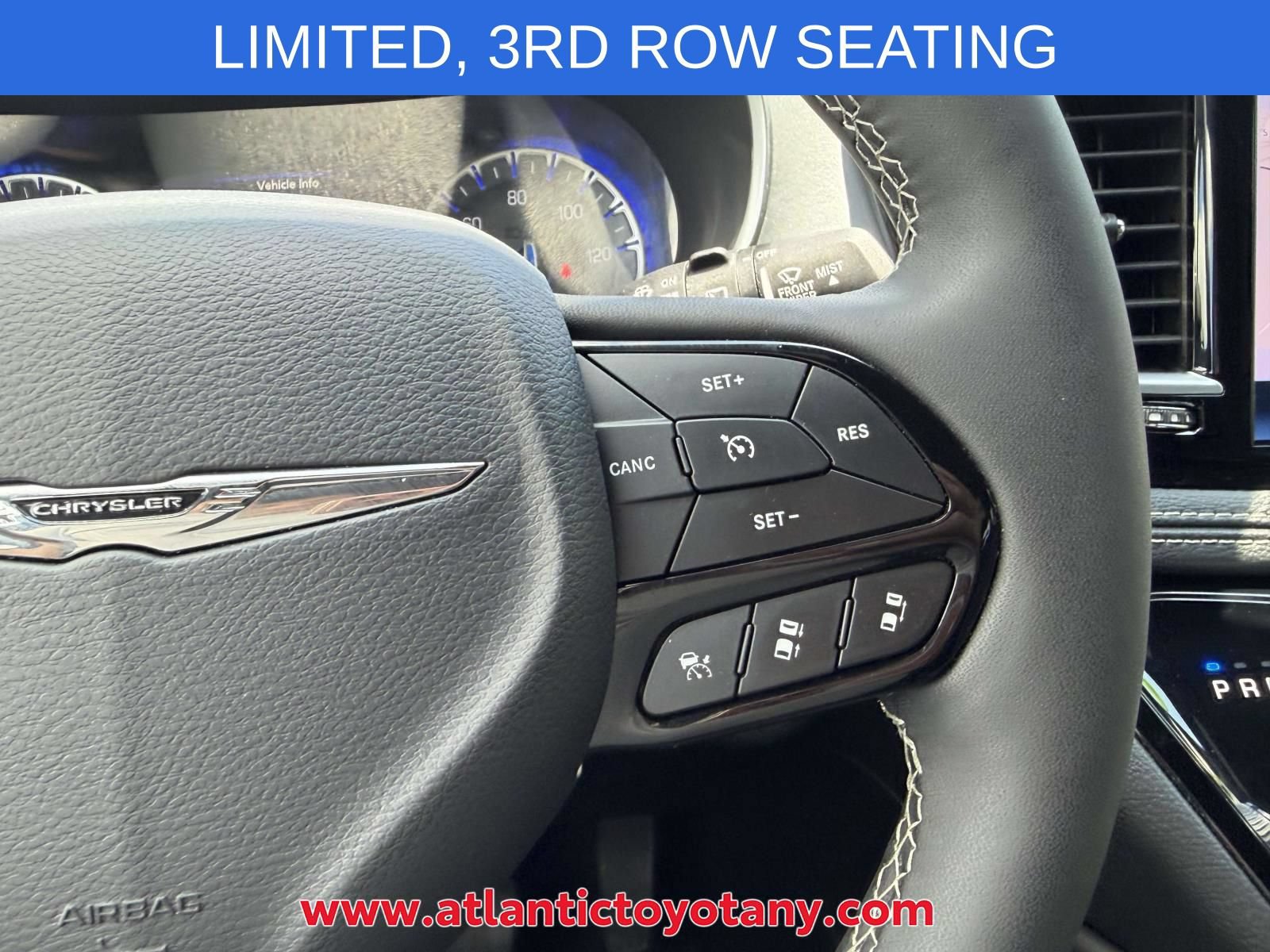 Used 2025 Chrysler Pacifica Limited FWD image 36