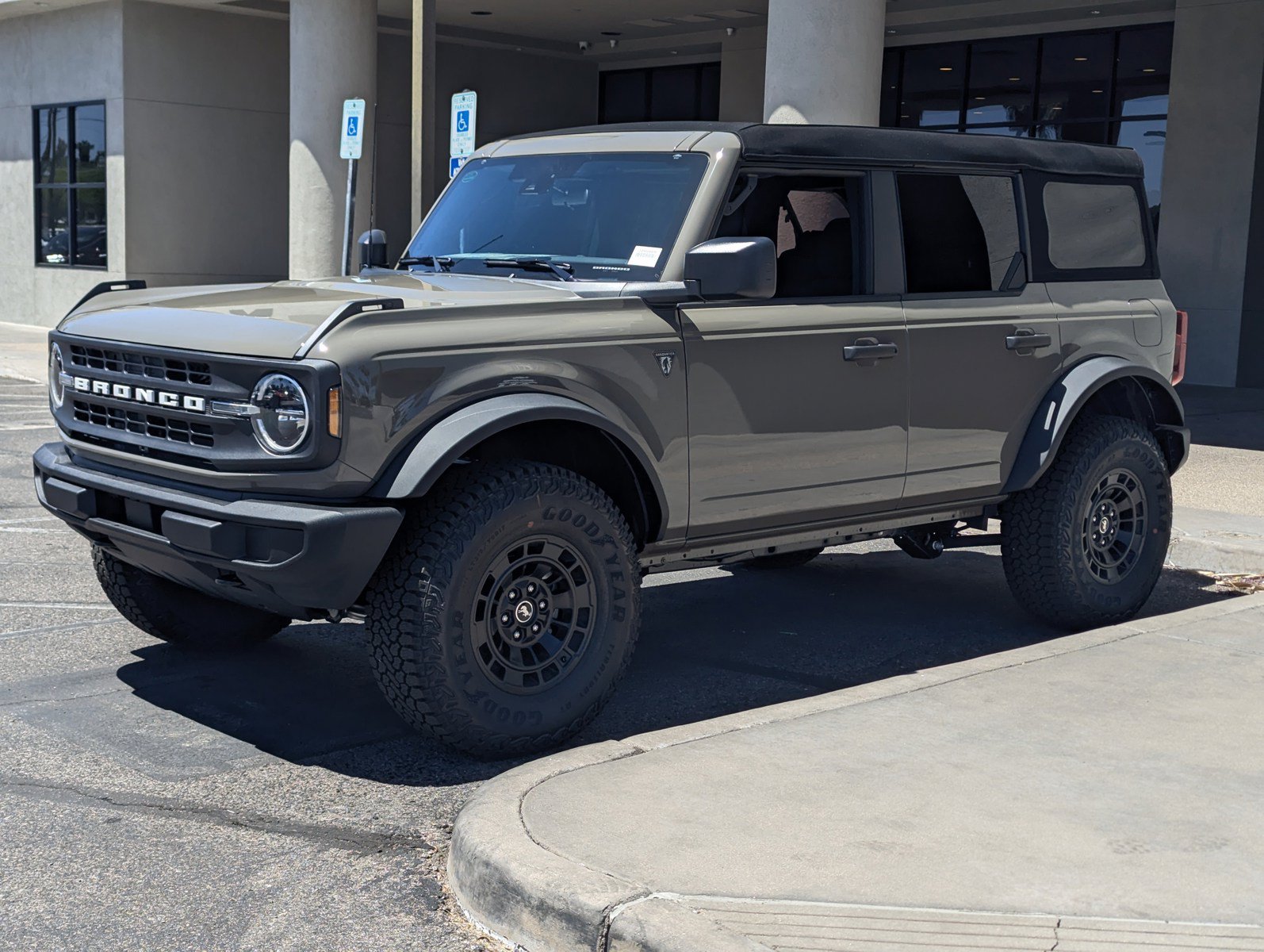 New 2026 Ford Bronco 4-Door w/ Sasquatch Package AWD/4WD image 5