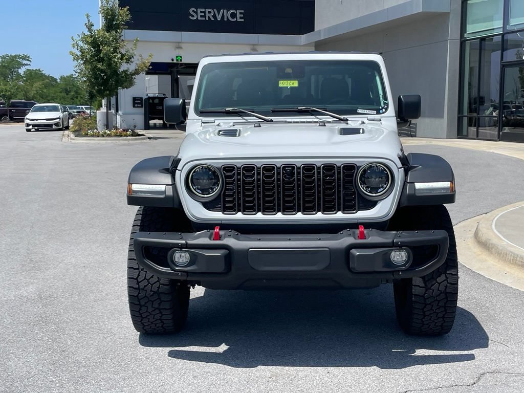 Used 2024 Jeep Gladiator Rubicon w/ Technology Group AWD/4WD image 2
