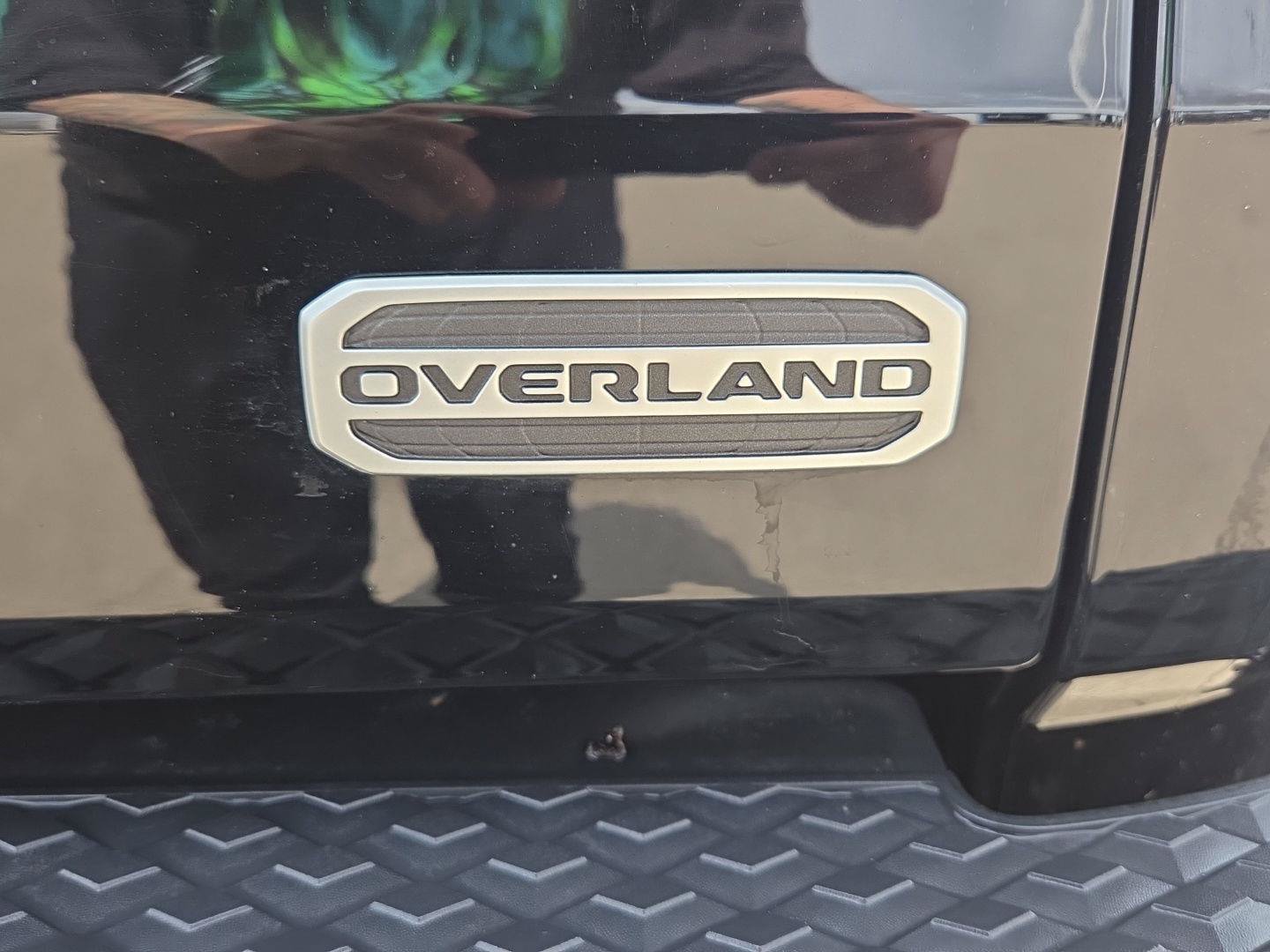 Used 2021 Jeep Gladiator Overland w/ Uconnect 4C Nav & Sound Group AWD/4WD image 5