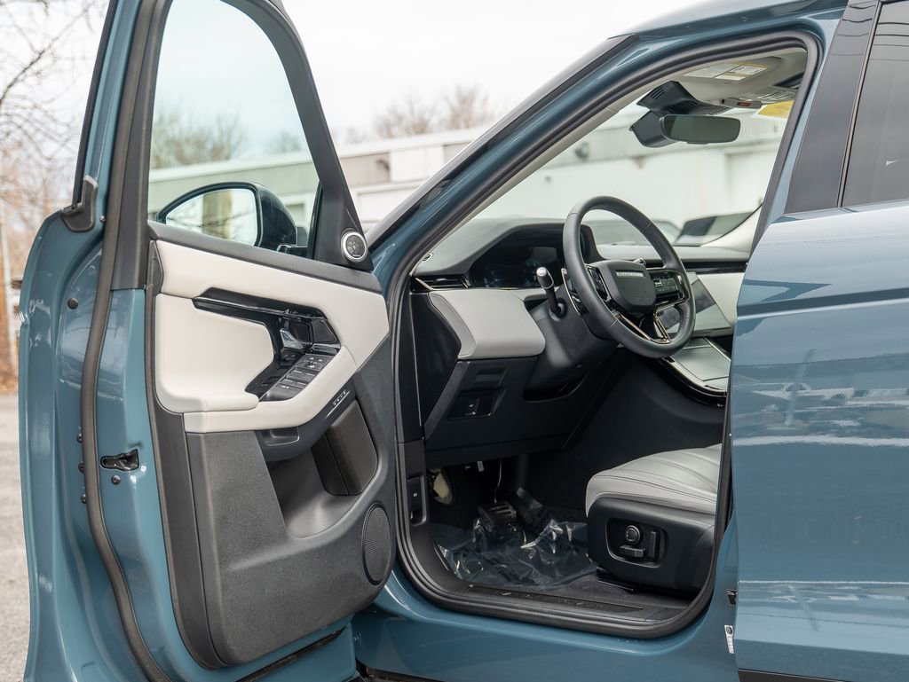 Certified 2025 Land Rover Range Rover Evoque S image 9