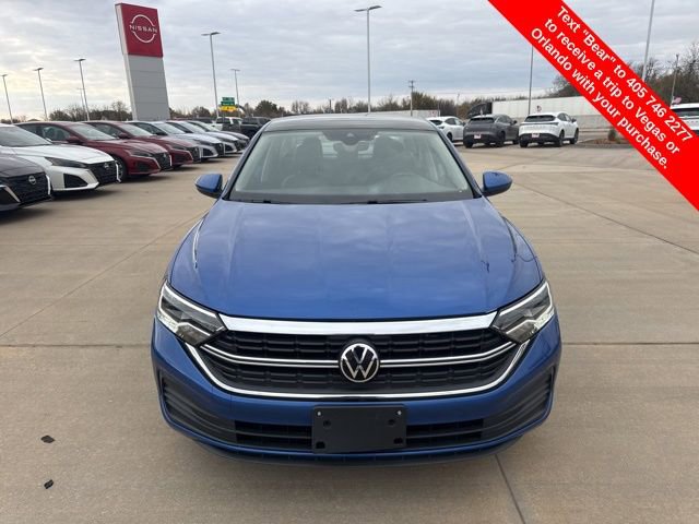 Used 2024 Volkswagen Jetta SE image 8