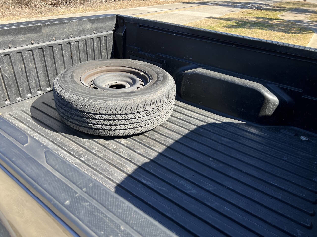 Used 2017 Toyota Tacoma SR image 30