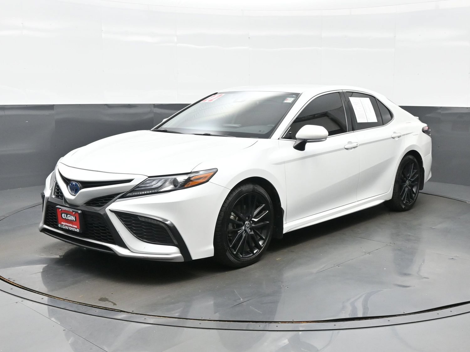 Used 2022 Toyota Camry XSE w/ Cold Weather Package FWD image 2