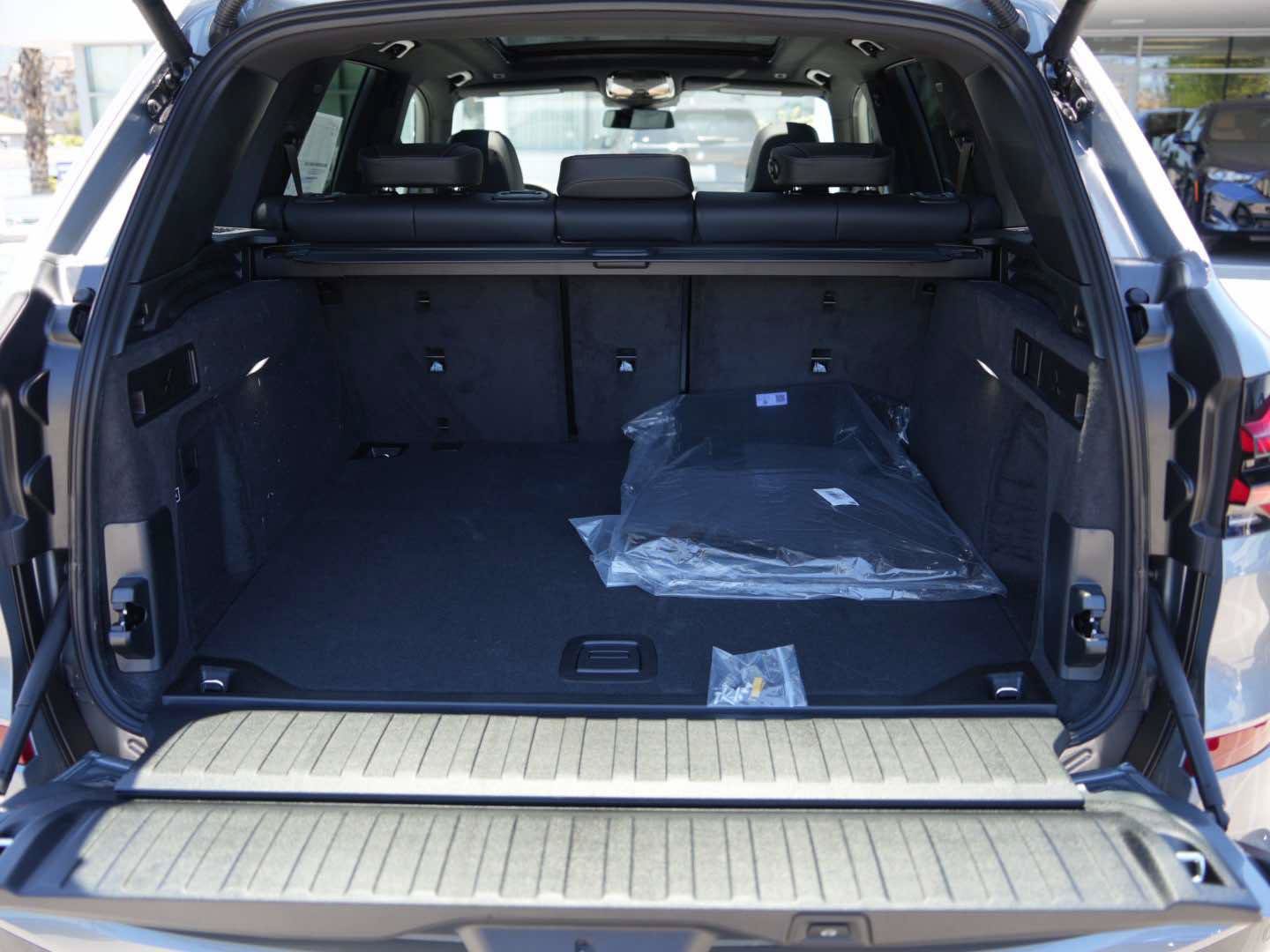 New 2026 BMW X5 xDrive40i w/ M Sport Package AWD/4WD image 4